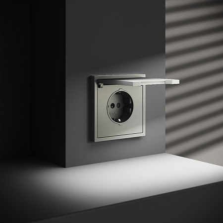 Розетка встраиваемая VOLTUM S70 с заземлением, защитными шторками и крышкой (сталь) VLS040305