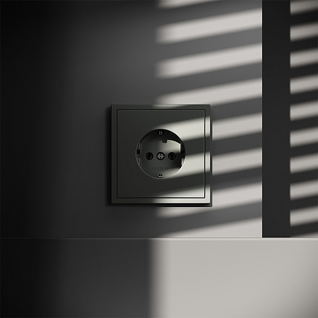 Розетка встраиваемая VOLTUM S70 с заземлением (титан) VLS040106