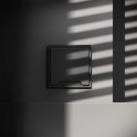 Розетка встраиваемая VOLTUM S70 с заземлением, защитными шторками и крышкой (черный матовый) VLS040308